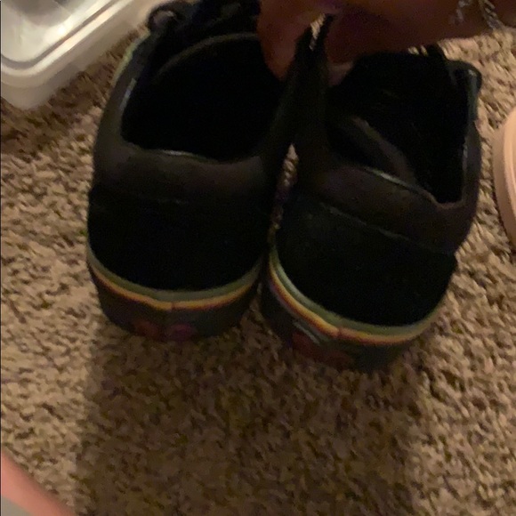 Vans - Picture 3 of 4